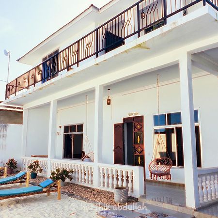 ナングウィ Raha House Bed & Breakfast エクステリア 写真