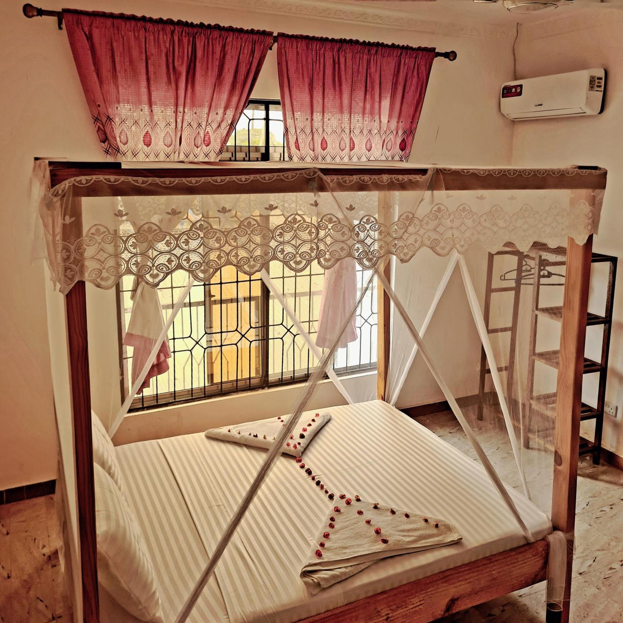 ナングウィ Raha House Bed & Breakfast エクステリア 写真