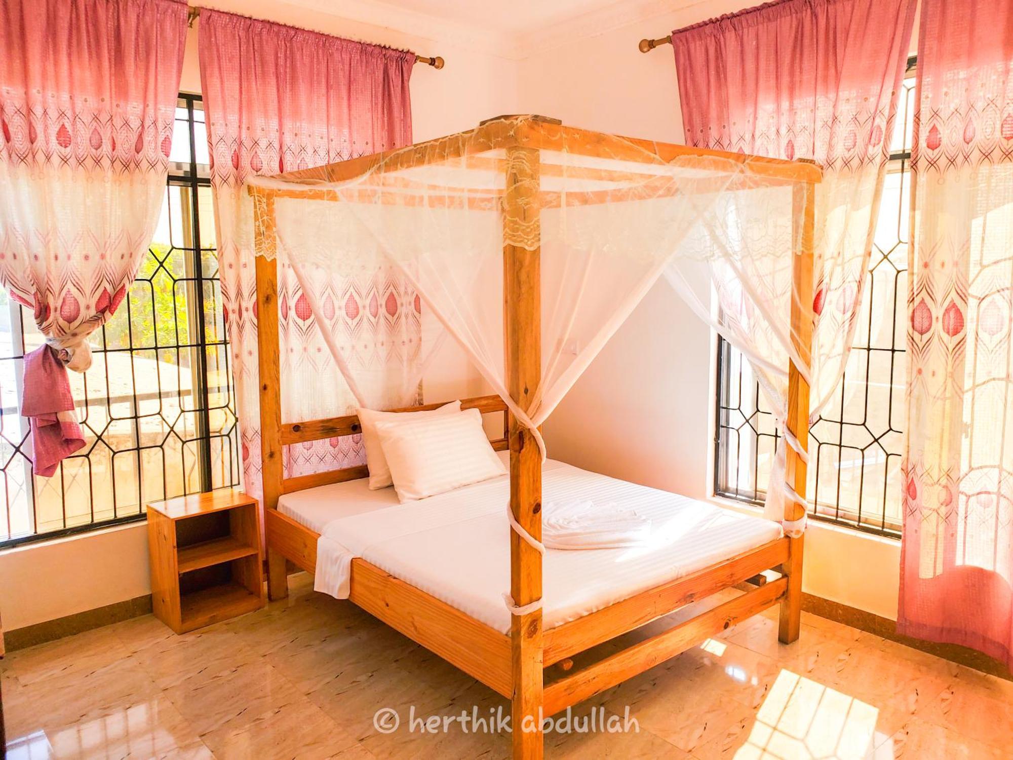 ナングウィ Raha House Bed & Breakfast エクステリア 写真