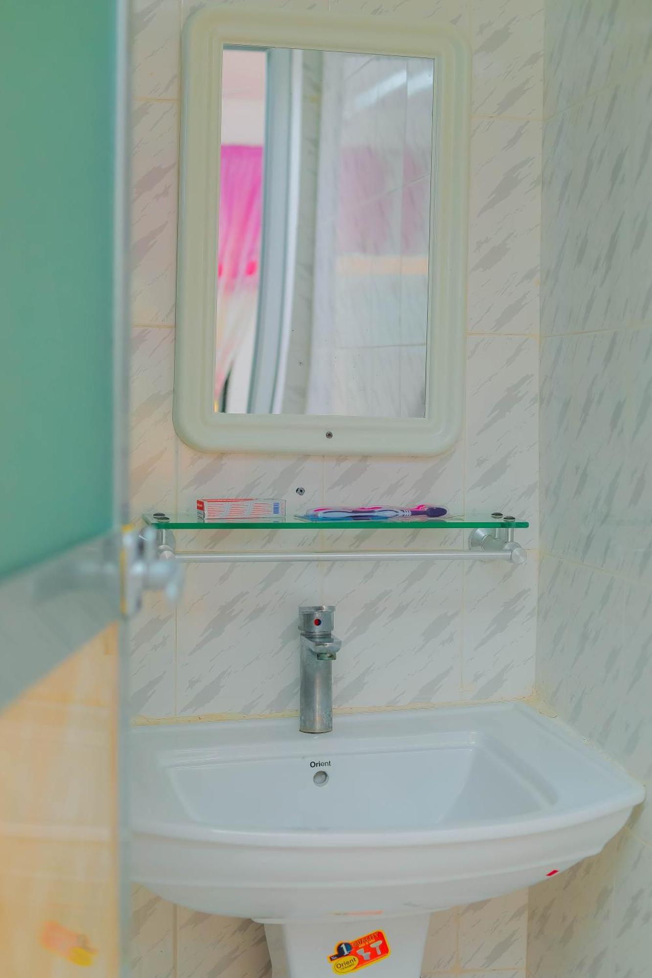 ナングウィ Raha House Bed & Breakfast エクステリア 写真