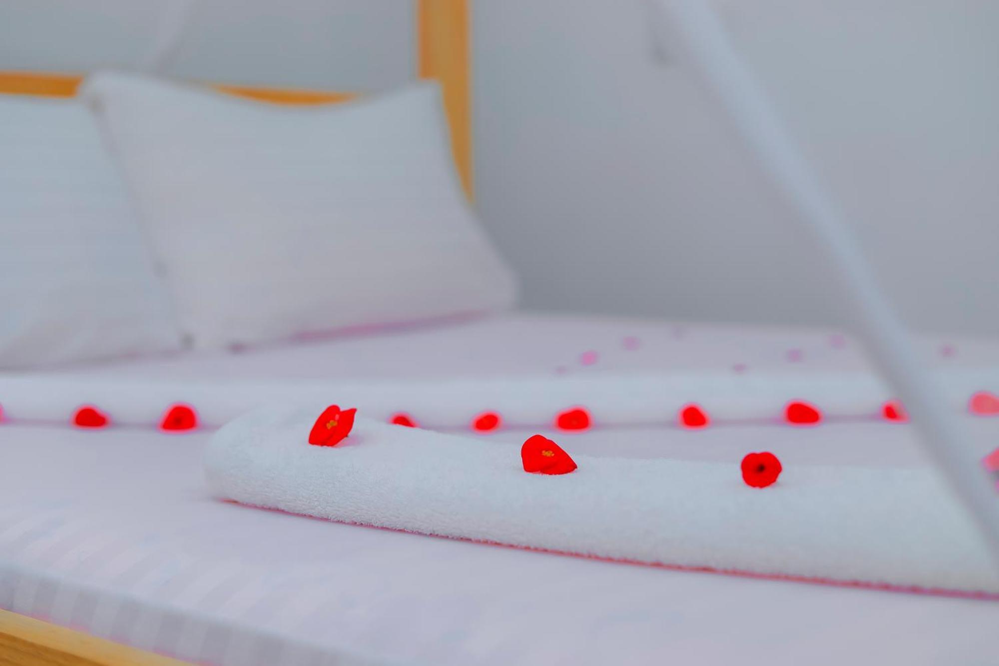 ナングウィ Raha House Bed & Breakfast エクステリア 写真